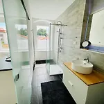 Zentrale Moderne Mitten In No 2 *
