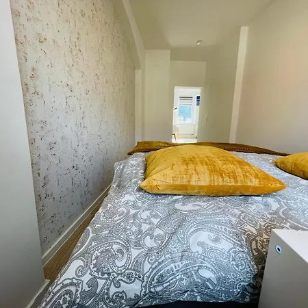 Zentrale Moderne Mitten In No 2