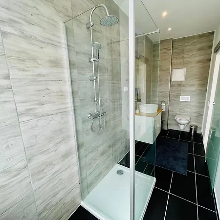 Zentrale Moderne Mitten In No 2