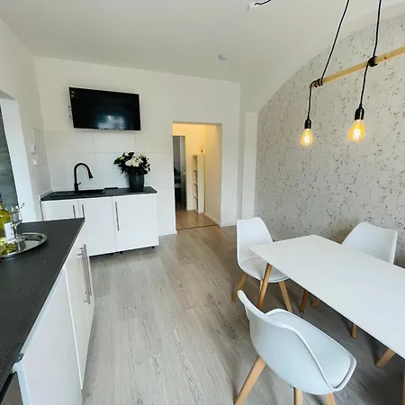 Zentrale Moderne Mitten In No 2