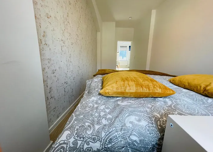 Zentrale Moderne Mitten In No 2