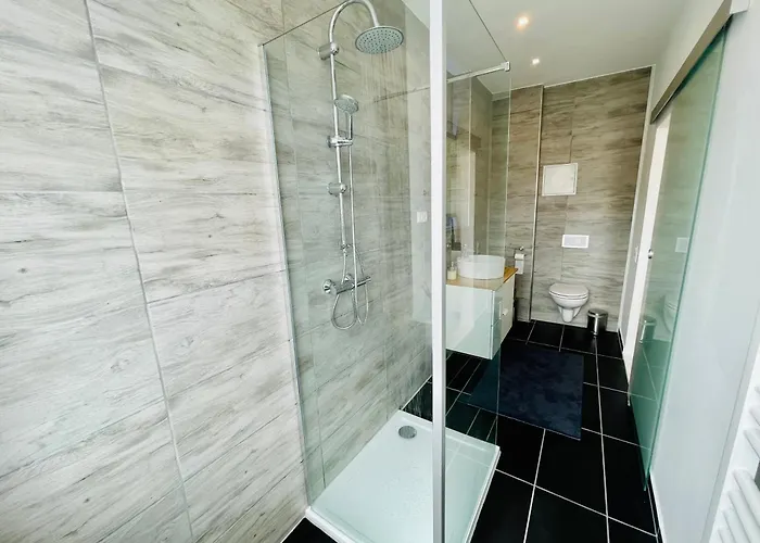 Zentrale Moderne Mitten In No 2